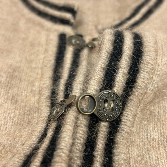 Lothlorian New Zealand 🇳🇿Wool and Possum Hook Closure Cardigan Size Small - Picture 8 of 11